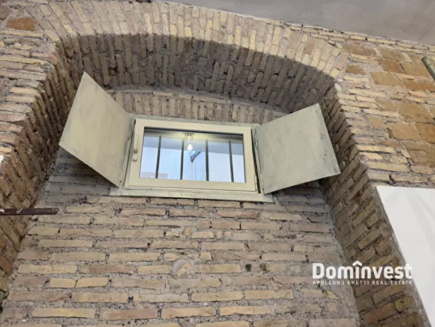 Immagine 13 di Negozio in affitto  in Via Clementina a Roma
