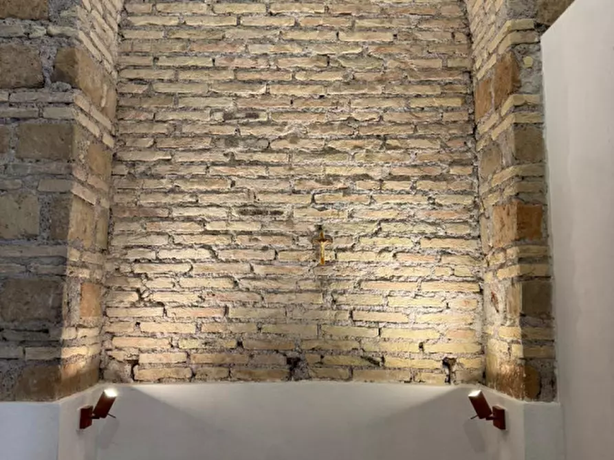 Immagine 14 di Negozio in affitto  in Via Clementina a Roma