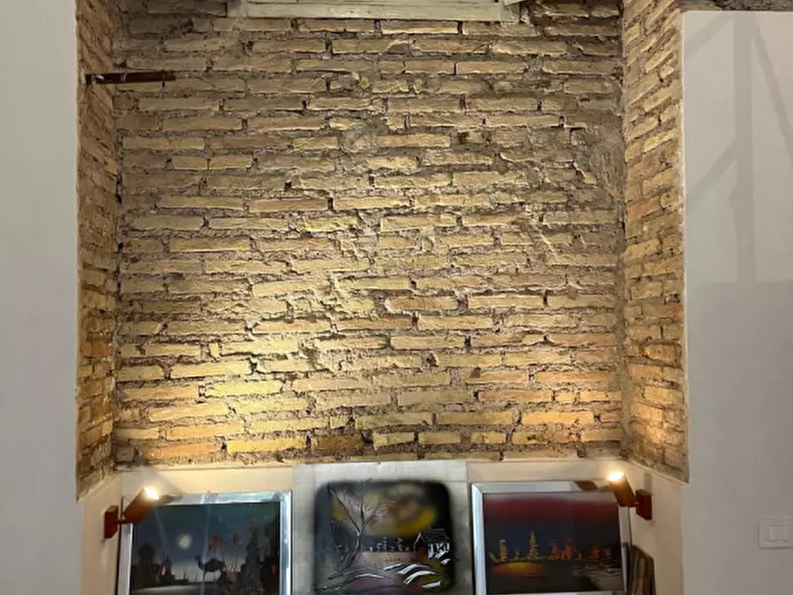 Immagine 15 di Negozio in affitto  in Via Clementina a Roma