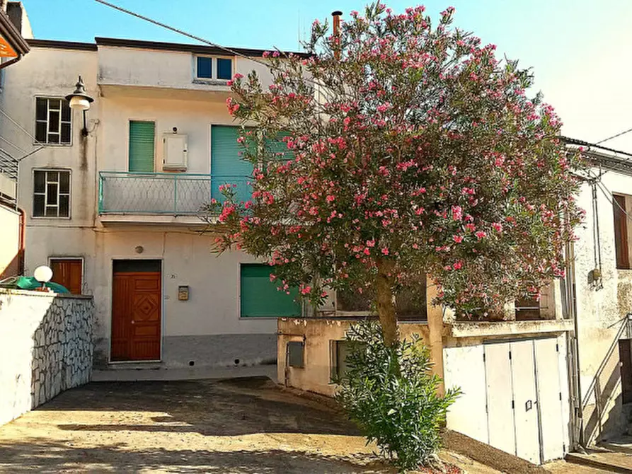 Immagine 1 di Casa indipendente in vendita  in Scandale a Scandale