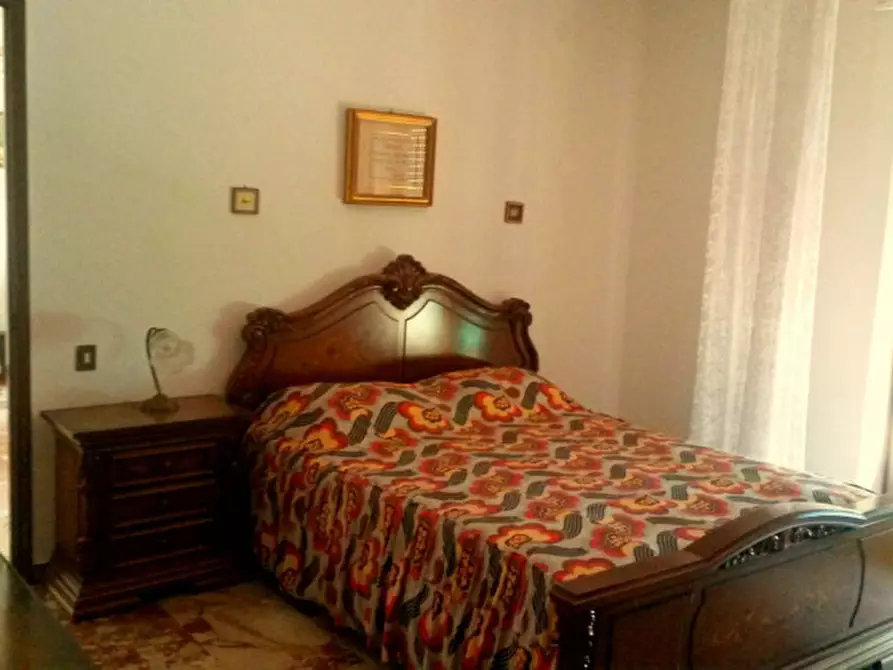 Immagine 10 di Casa indipendente in vendita  in Scandale a Scandale