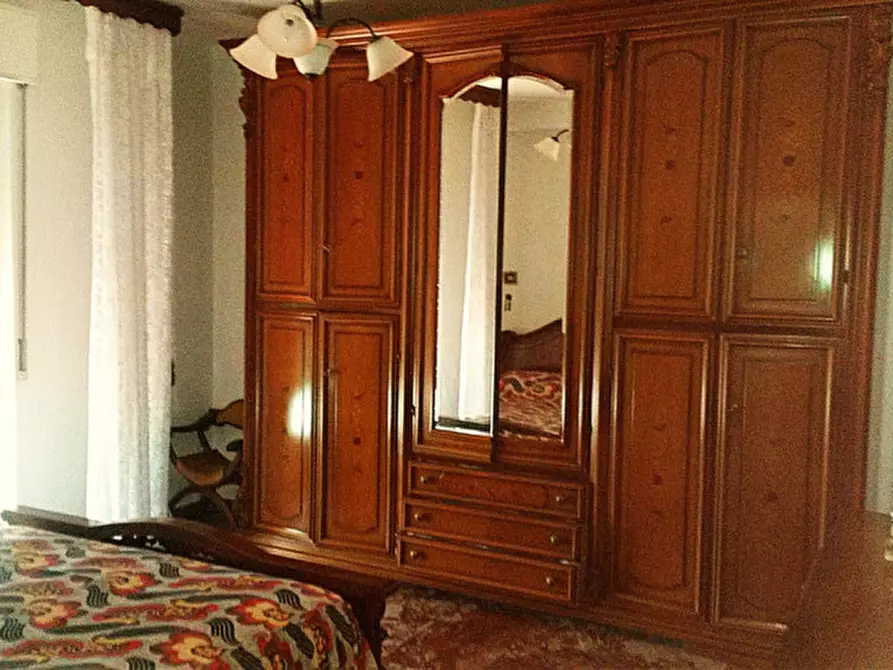 Immagine 11 di Casa indipendente in vendita  in Scandale a Scandale