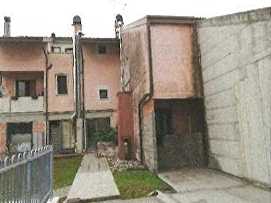 Immagine 17 di Negozio in vendita  in Via Giacomo Matteotti 3 a Sant'ambrogio Di Valpolicella