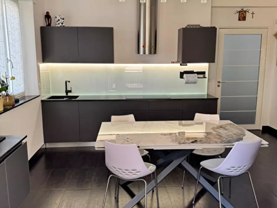 Immagine 3 di Appartamento in vendita  in Via Bari - Baristraße a Bolzano