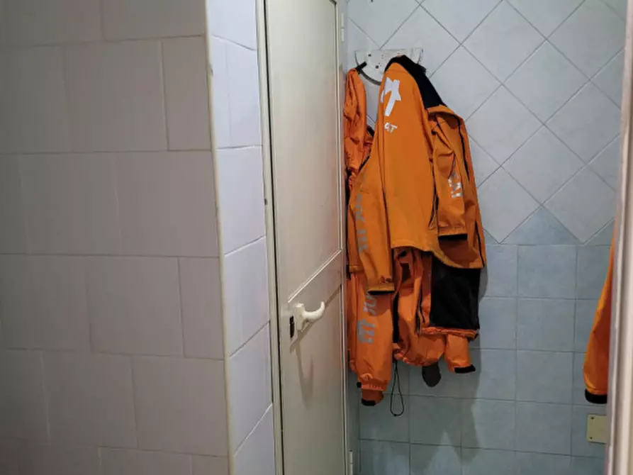 Immagine 28 di Attività commerciale in affitto  in Corso San Giovanni a Teduccio, 848 a Napoli