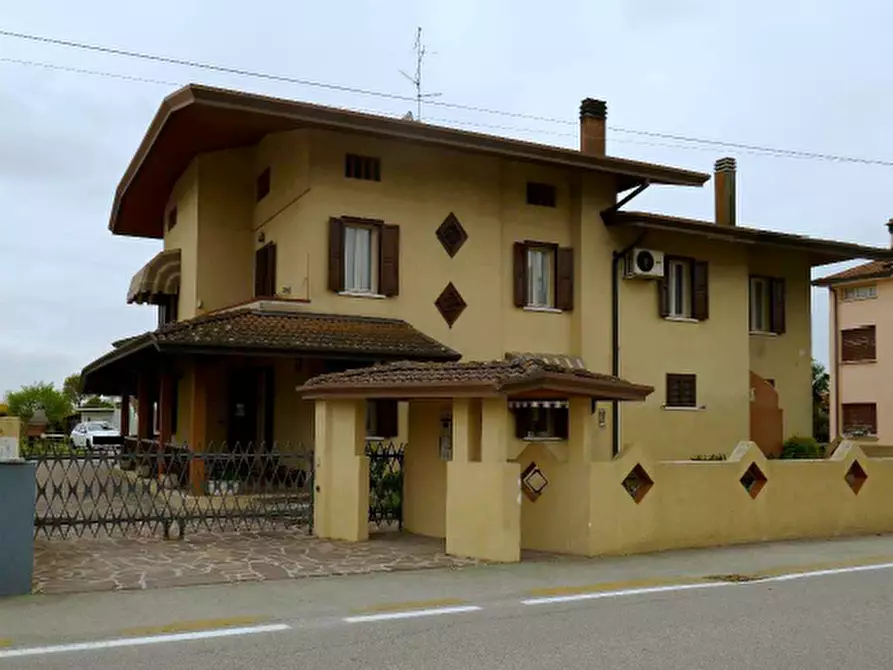 Immagine 1 di Casa indipendente in vendita  in Via della Chiesa, 35 a Prata Di Pordenone