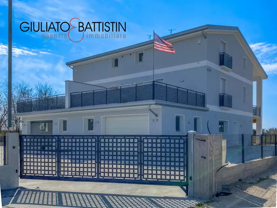 Immagine 9 di Casa bifamiliare in vendita  in Via Veneto a Castegnero