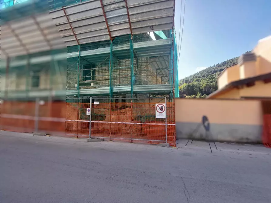 Immagine 1 di Villetta a schiera in vendita  in Via Regina Margherita, 65022 Bussi Sul Tirino PE, Italia a Bussi Sul Tirino