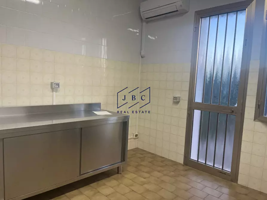 Immagine 12 di Attività commerciale in affitto  a Salgareda