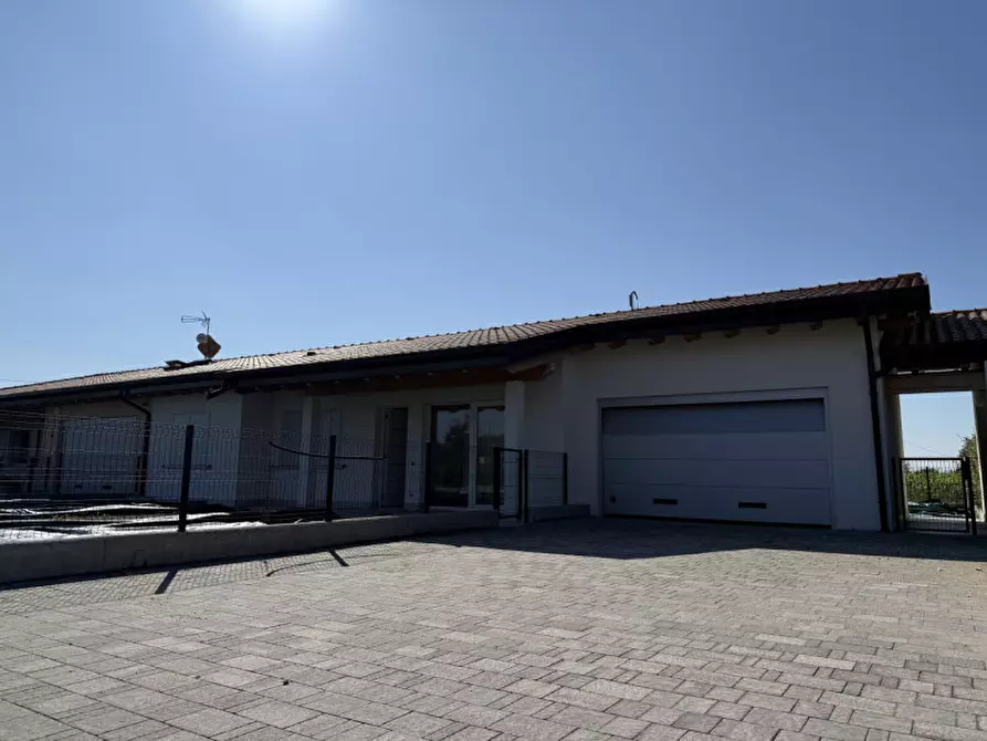 Immagine 1 di Villa in vendita  in Via Scuderlando a Castel D'azzano