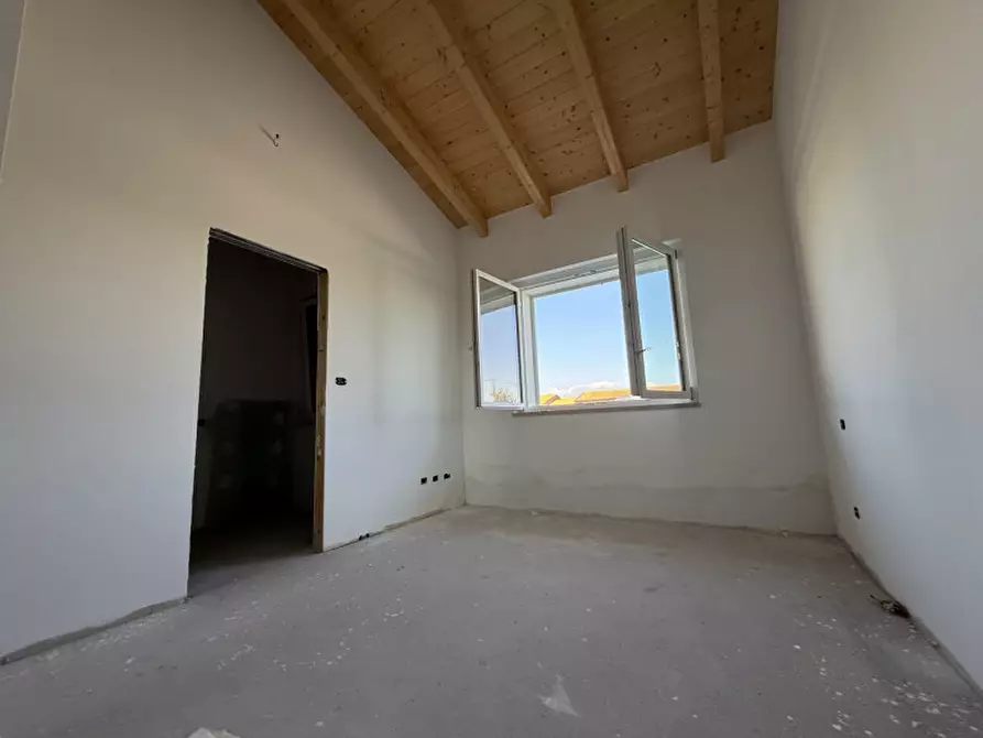 Immagine 15 di Villa in vendita  in Via Scuderlando a Castel D'azzano