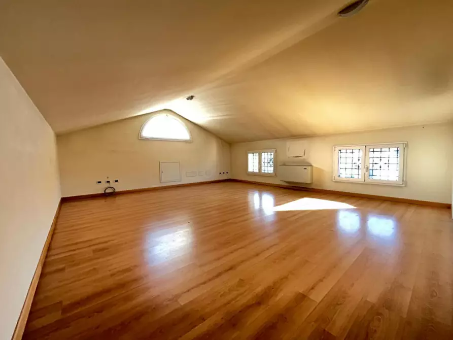 Immagine 10 di Villa in vendita  in Via Tiziano Vecellio a Padova