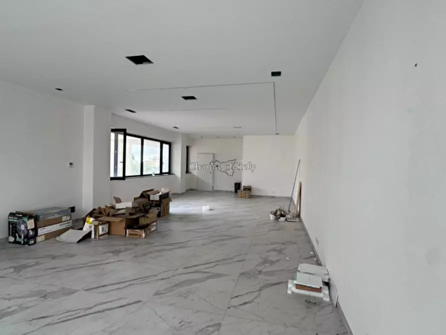 Immagine 3 di Negozio in affitto  in Via della Costituzione a Modica