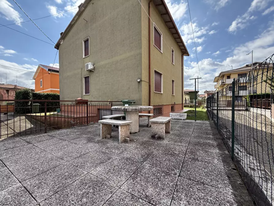 Immagine 20 di Appartamento in vendita  in Strada La Rizza a Castel D'azzano