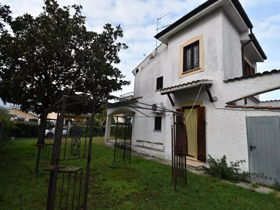 Immagine 1 di Casa indipendente in vendita  in Viale Colle Romito a Ardea