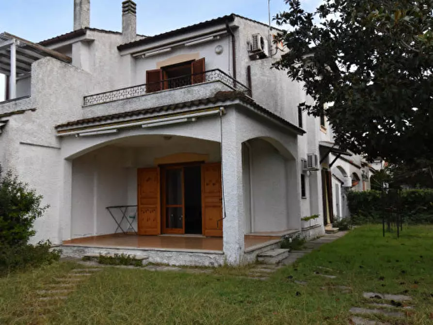 Immagine 2 di Casa indipendente in vendita  in Viale Colle Romito a Ardea