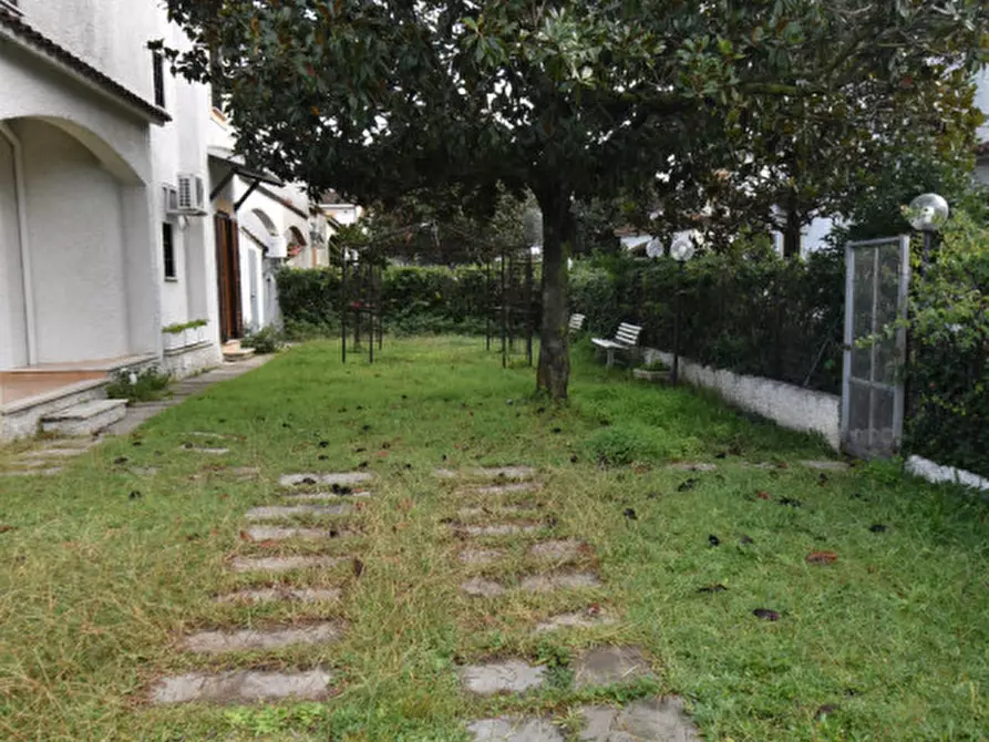 Immagine 7 di Casa indipendente in vendita  in Viale Colle Romito a Ardea