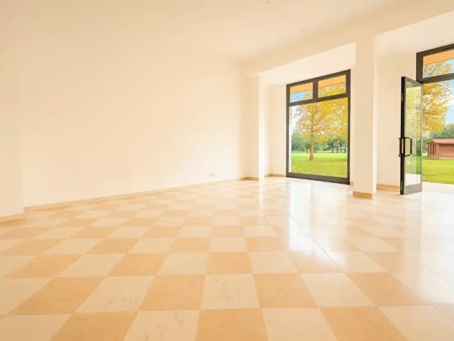 Immagine 3 di Negozio in affitto  a Abano Terme