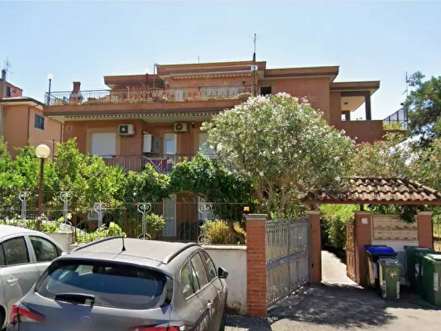 Immagine 3 di Appartamento in vendita  in Via Zinasco a Roma