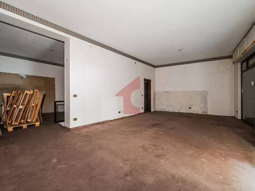 Immagine 3 di Palazzo in vendita  a Parma