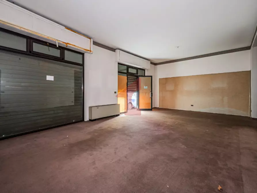 Immagine 4 di Palazzo in vendita  a Parma