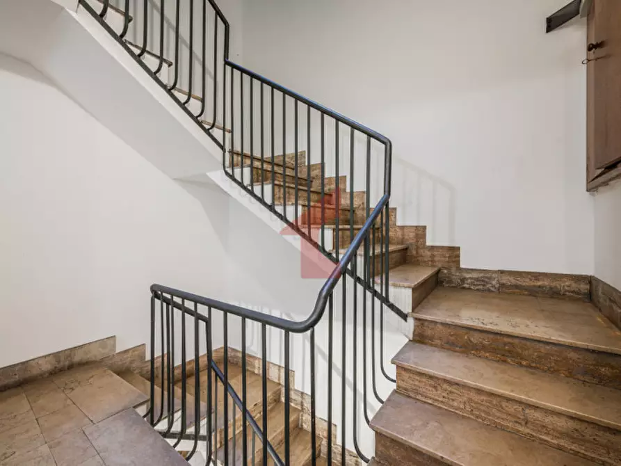 Immagine 6 di Palazzo in vendita  a Parma