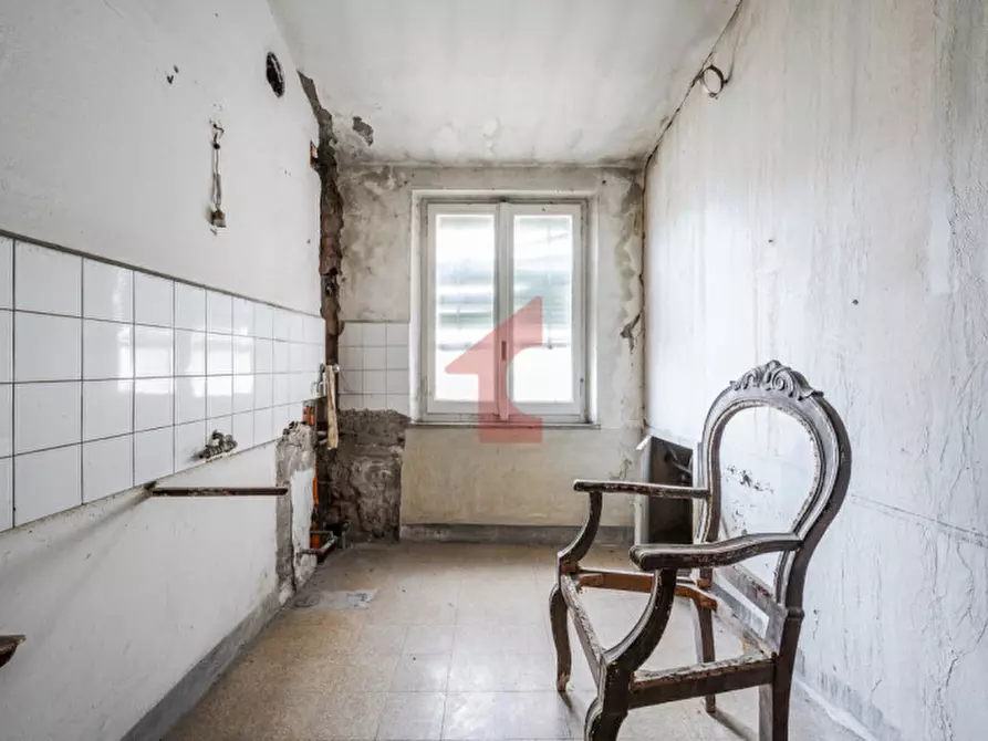 Immagine 21 di Palazzo in vendita  a Parma