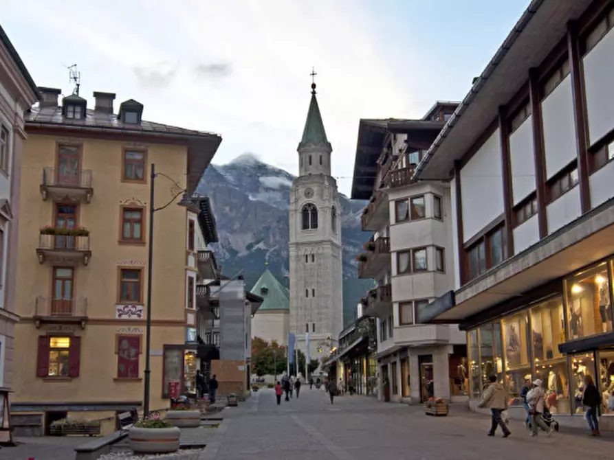 Immagine 3 di Appartamento in vendita  in Largo Poste a Cortina D'ampezzo