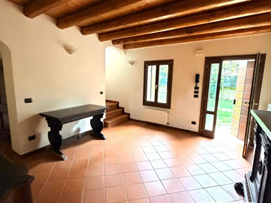 Immagine 2 di Villetta a schiera in vendita  a Giavera Del Montello