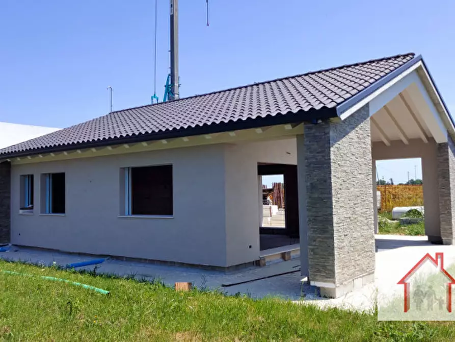 Immagine 1 di Casa bifamiliare in vendita  in Via San Rocco a Giavera Del Montello