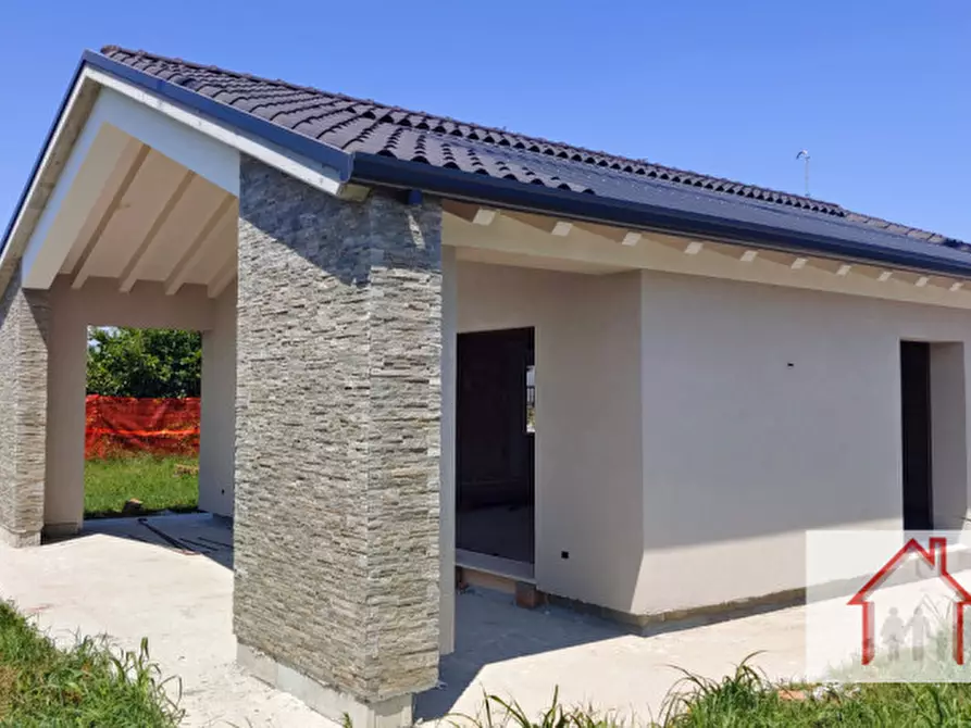 Immagine 2 di Casa bifamiliare in vendita  in Via San Rocco a Giavera Del Montello