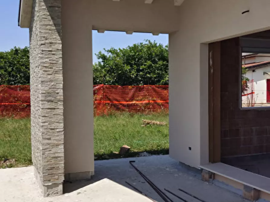 Immagine 3 di Casa bifamiliare in vendita  in Via San Rocco a Giavera Del Montello