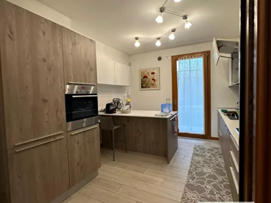 Immagine 1 di Villetta a schiera in vendita  a Giavera Del Montello