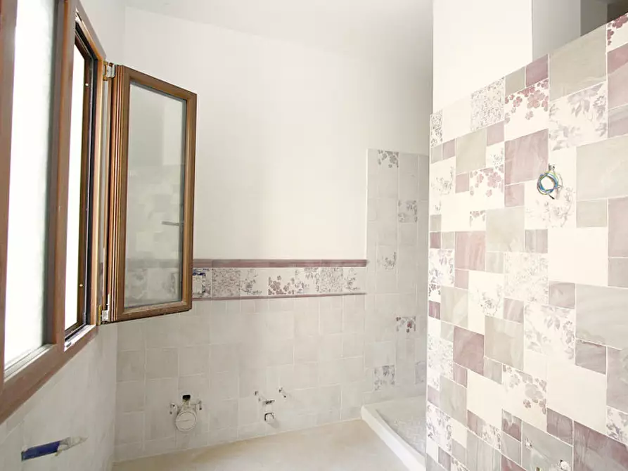 Immagine 9 di Appartamento in vendita  in Via Impero a Parabita