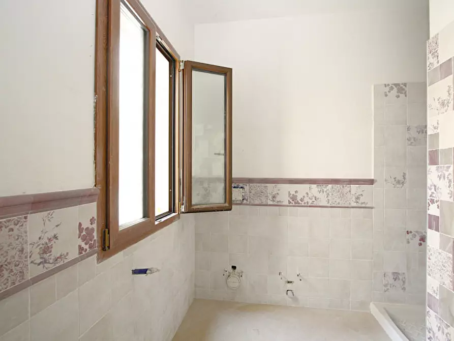 Immagine 10 di Appartamento in vendita  in Via Impero a Parabita