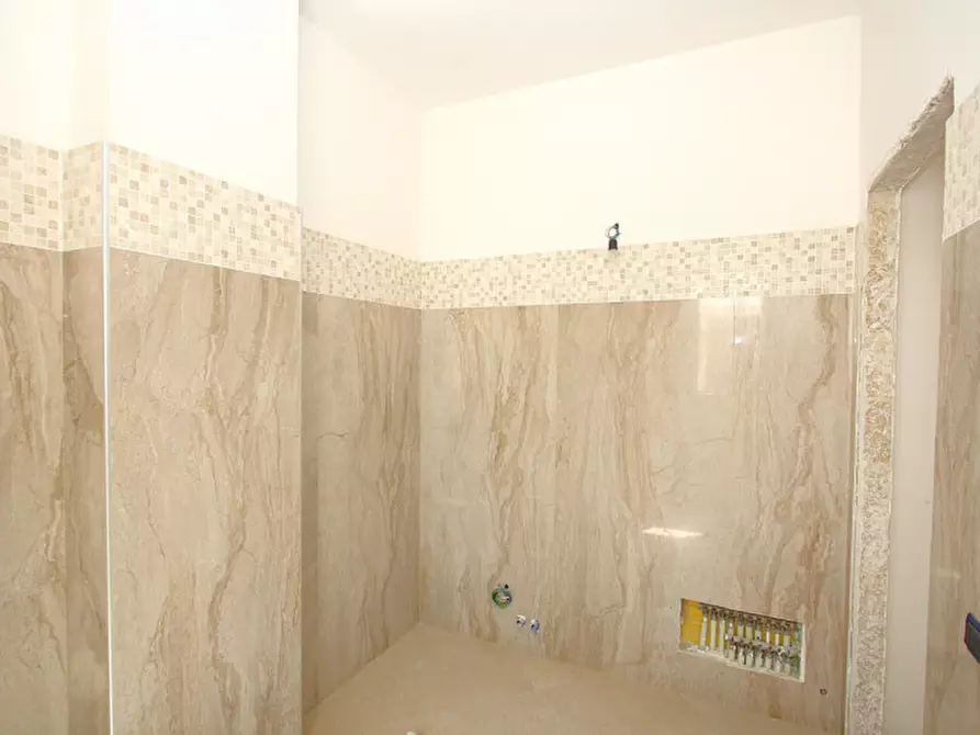 Immagine 12 di Appartamento in vendita  in Via Impero a Parabita