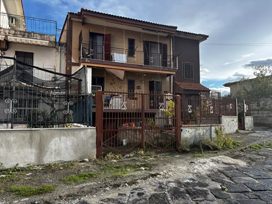 Immagine 2 di Villa in vendita  in VIA DEL LAVORO N°8 a Torre Del Greco