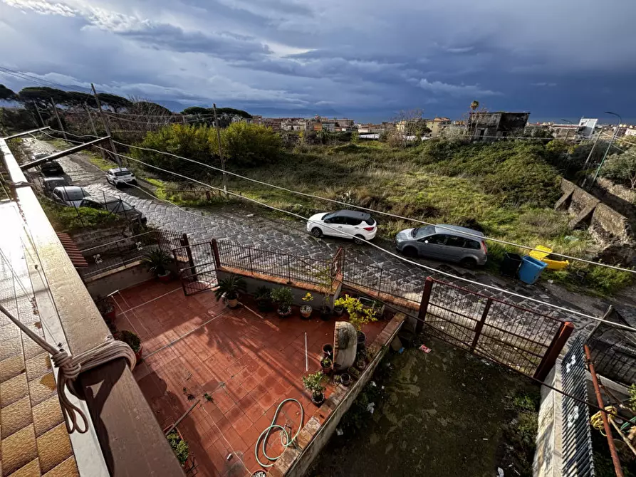 Immagine 15 di Villa in vendita  in VIA DEL LAVORO N°8 a Torre Del Greco