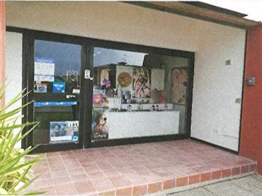 Immagine 18 di Negozio in vendita  in Via Giacomo Matteotti 3 a Sant'ambrogio Di Valpolicella