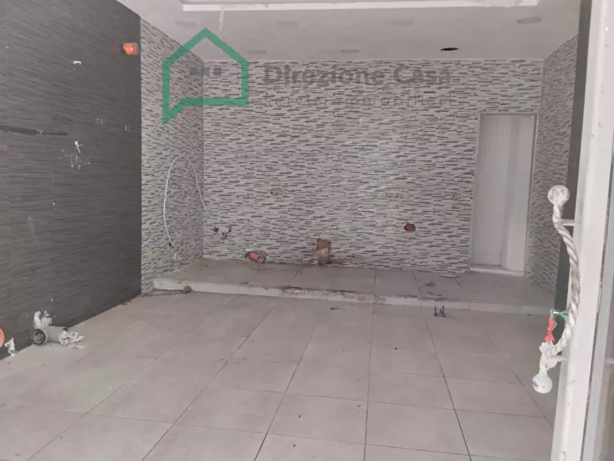 Immagine 10 di Negozio in affitto  in via san giacomo dei capri 133 a Napoli
