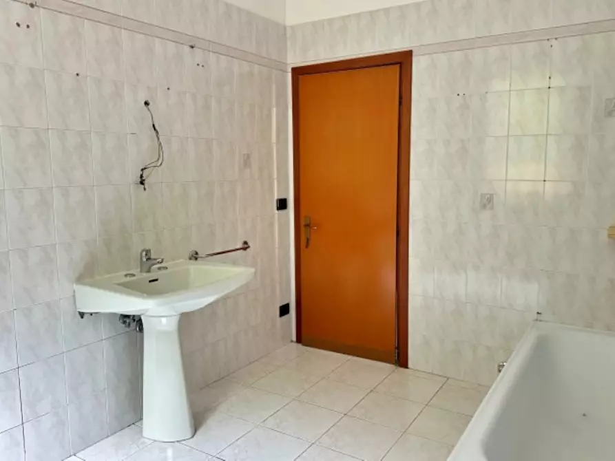 Immagine 24 di Casa trifamiliare in vendita  in Via Sottomarina a Abano Terme