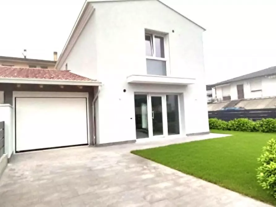 Immagine 1 di Casa bifamiliare in vendita  in Via Roma-Santa Maria a Camisano Vicentino