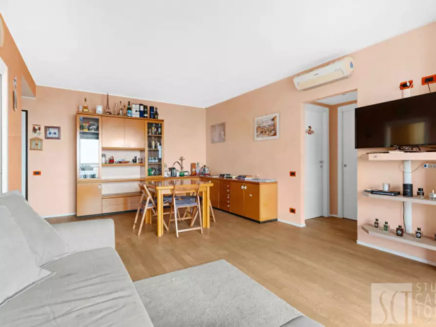 Immagine 2 di Appartamento in vendita  in via umberto ceva, 25 a Milano