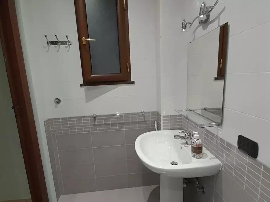 Immagine 12 di Appartamento in affitto  in via ottavio morisani 43 a Napoli