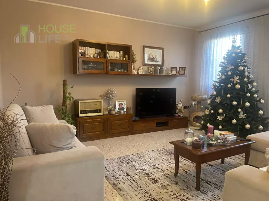 Immagine 1 di Villetta a schiera in vendita  in Via Roma a San Vito Di Leguzzano