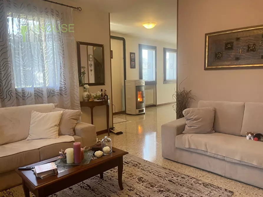 Immagine 2 di Villetta a schiera in vendita  in Via Roma a San Vito Di Leguzzano