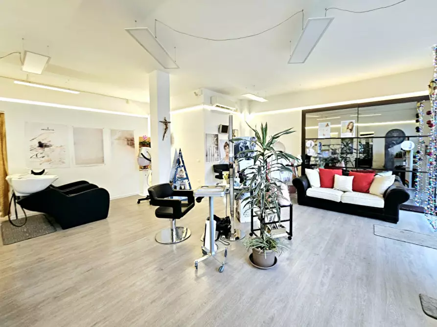 Immagine 4 di Negozio in vendita  in VIA EUGANEO TREPONTI a Teolo