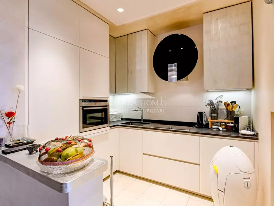 Immagine 2 di Appartamento in vendita  in Via Giovanni Pascoli a Desenzano Del Garda