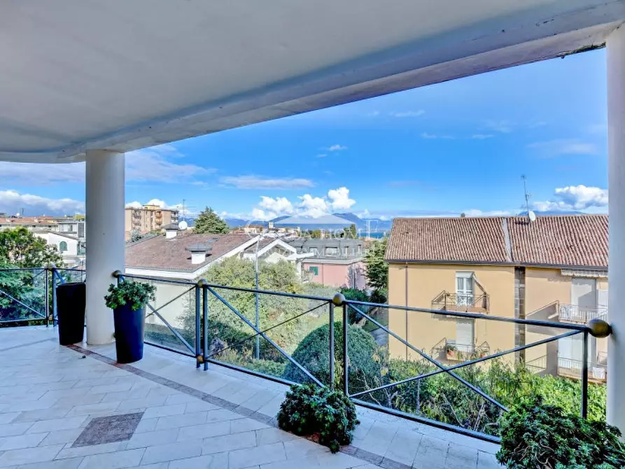Immagine 2 di Appartamento in vendita  in Via Paolo Veronese a Desenzano Del Garda