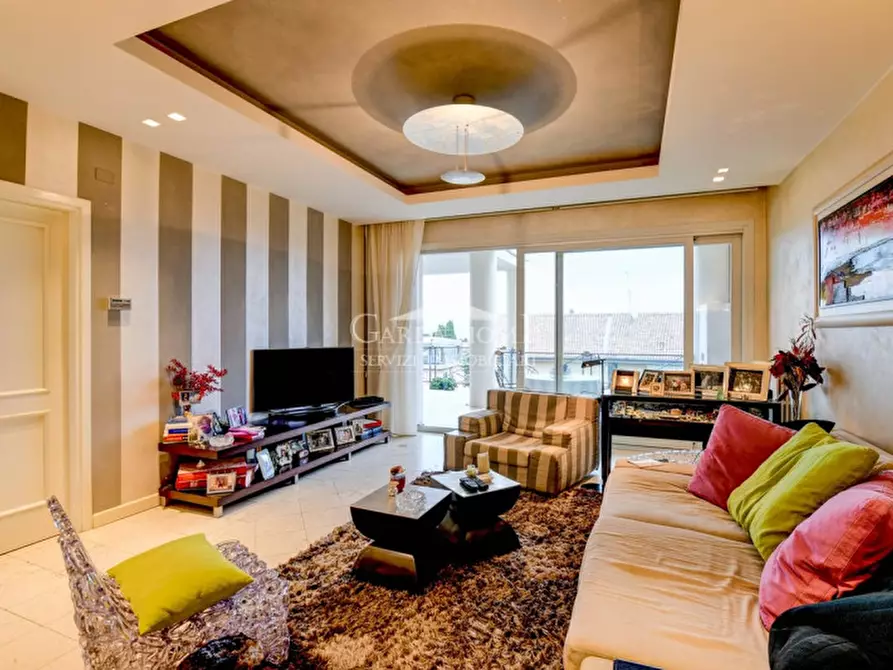 Immagine 4 di Appartamento in vendita  in Via Giovanni Pascoli a Desenzano Del Garda